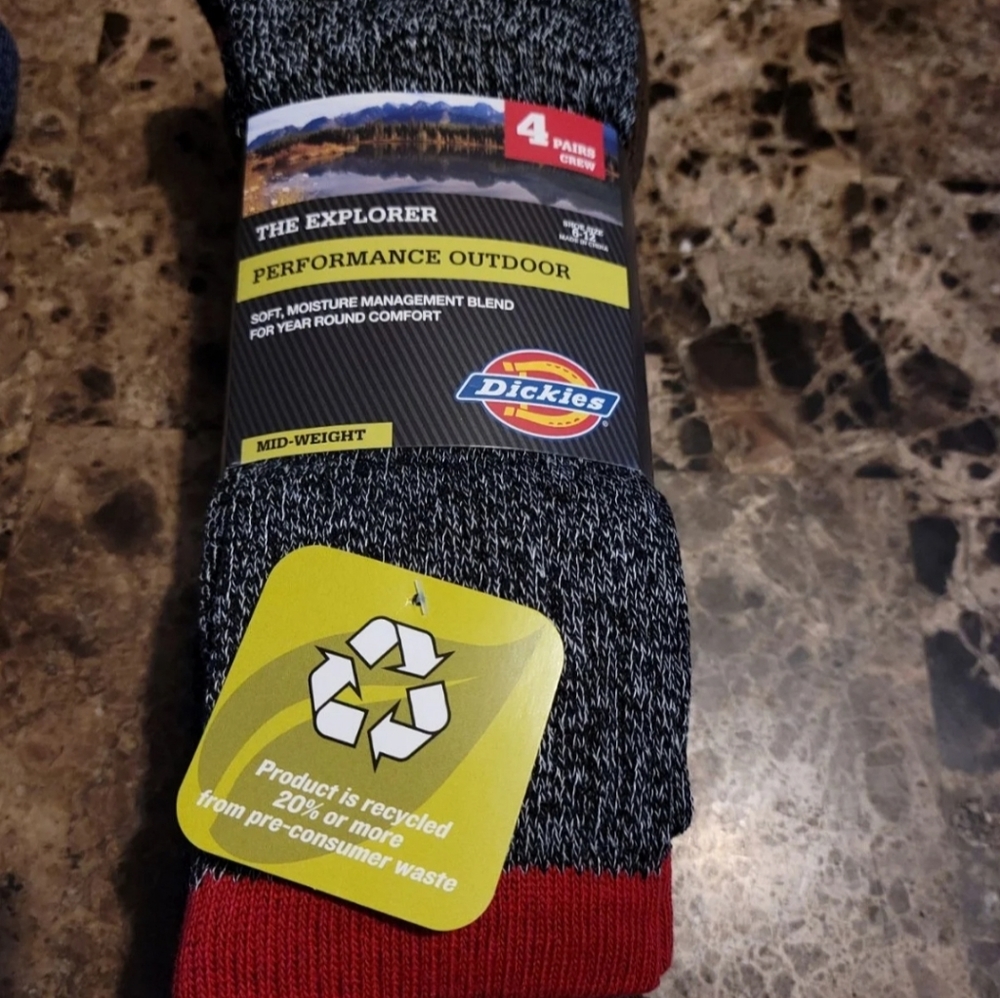 New Dickie’s four pack mid weight crew socks